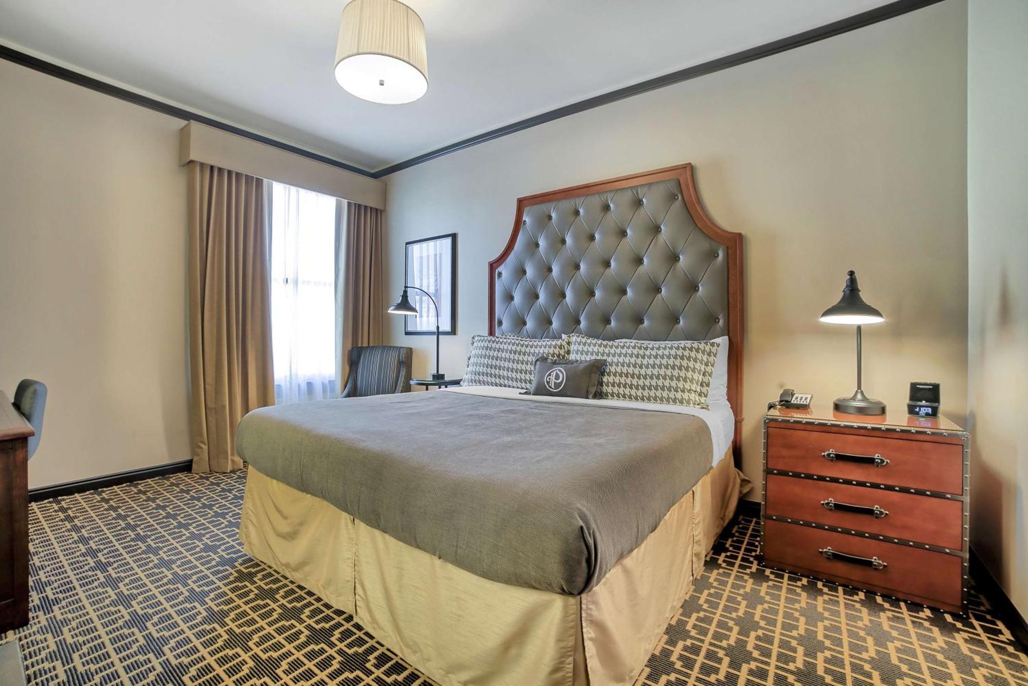 One-Bedroom King Suite