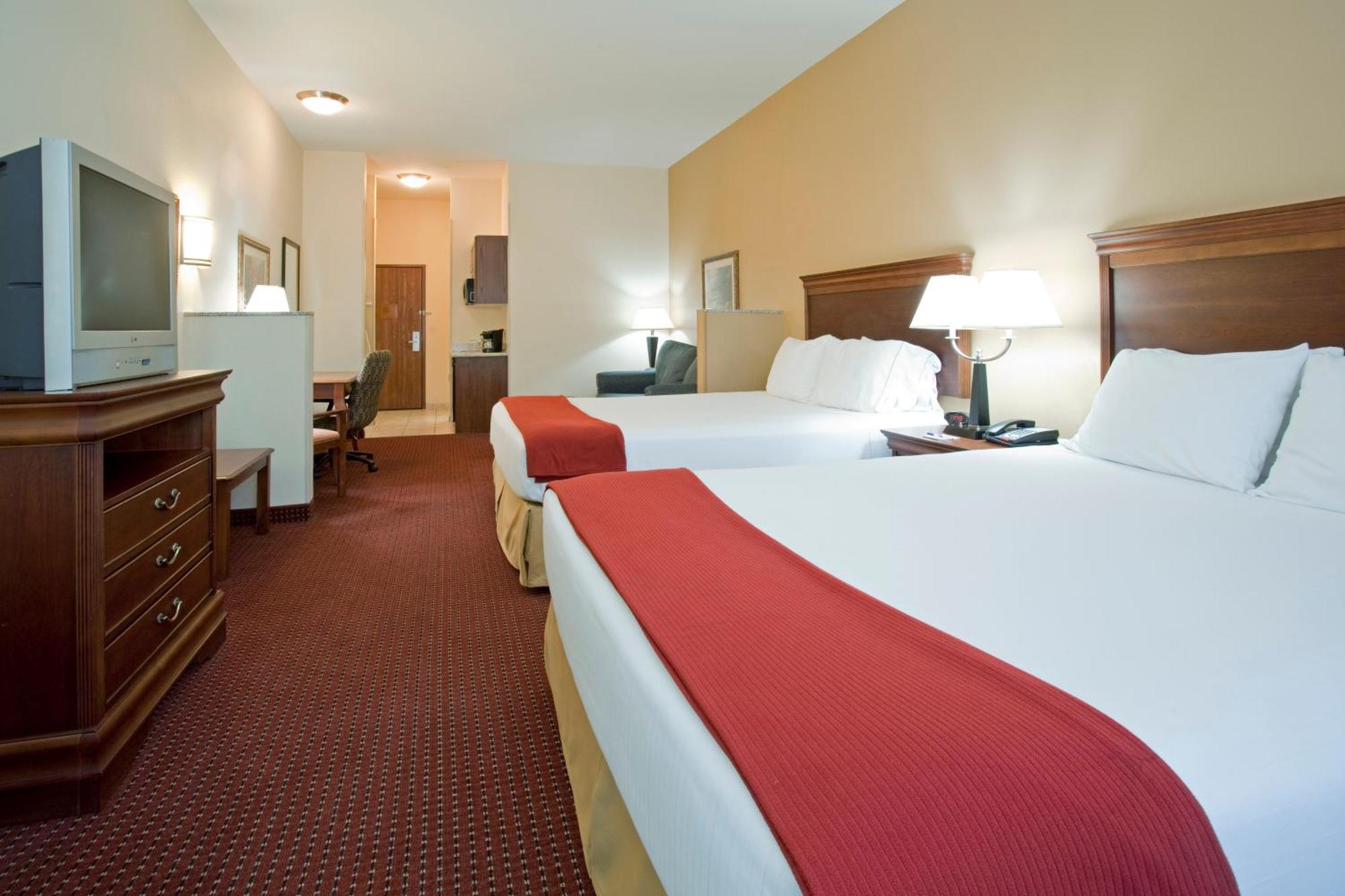 Suite Two Queen Beds